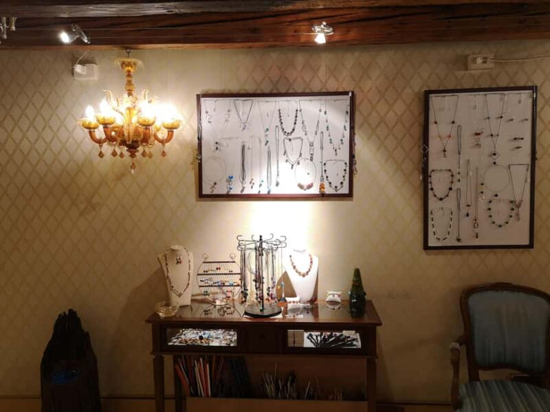 Venice: Aperitif in a glass workshop, demonstration and gift - A Unique Aperitif Experience in a Murano Glass Workshop