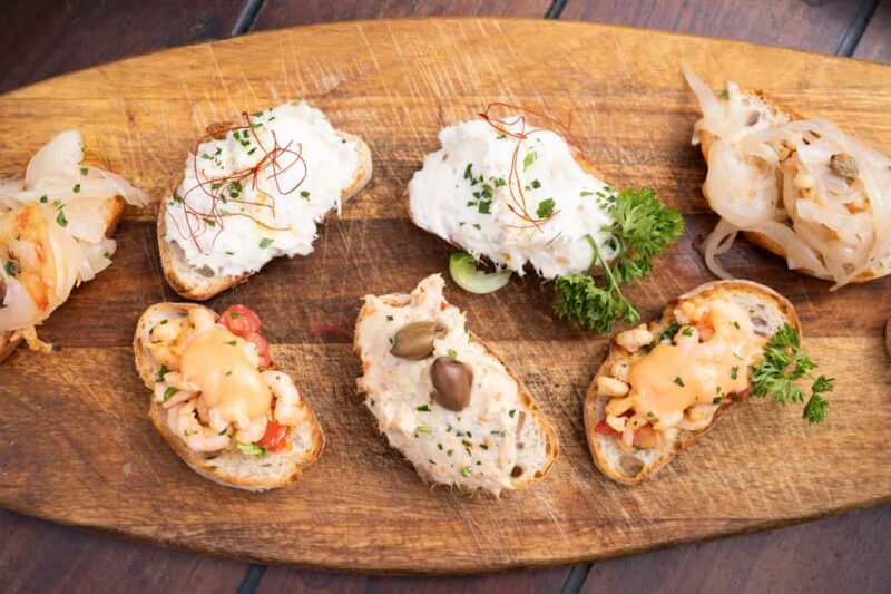 Venice at sunset: a tour on a historic 1955 bragozzo with an aperitif - Key Points