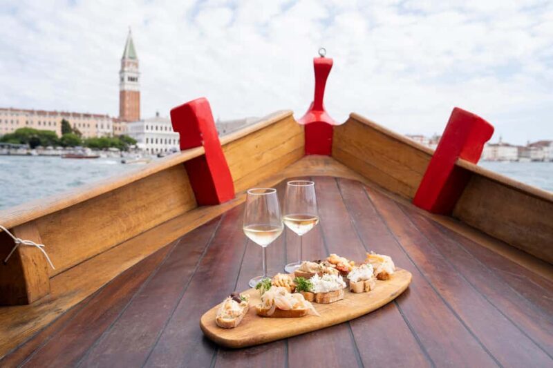 Venice at sunset: a tour on a historic 1955 bragozzo with an aperitif - The Historic Bragozzo: A Window into Venetian Tradition