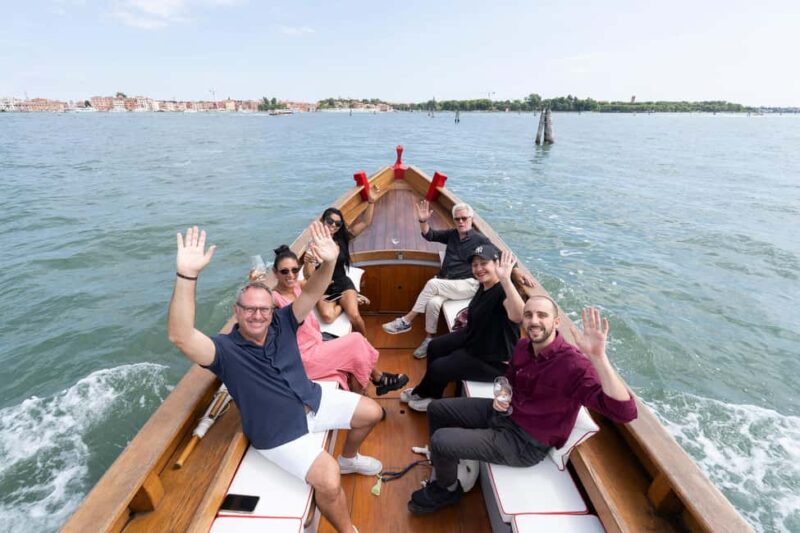 Venice at sunset: a tour on a historic 1955 bragozzo with an aperitif - Scenic Views Along the Giudecca Canal and Piazza San Marco