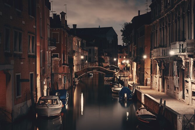 Venice at Sunset: Crimes, Legends and Mysteries - Tales of Daring Heists and Shadowy Figures