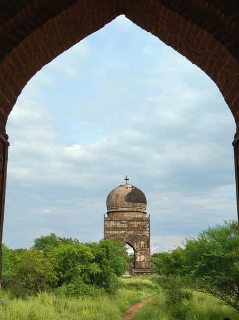 Venice: Boat Tour, Murano, Burano & Mysterious Secret Island - The Secret Island: An Exclusive Look at Hidden Venetian Crafts
