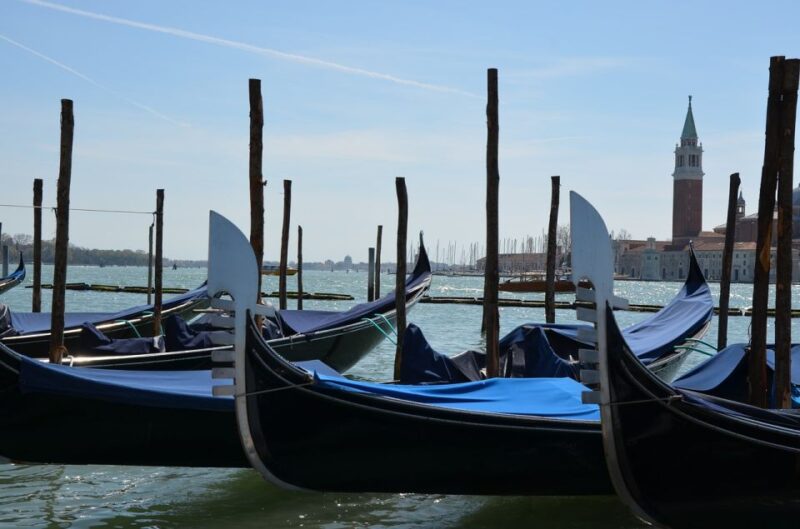 Venice by Night: Small Group Tour With an Expert Local Guide - Key Points