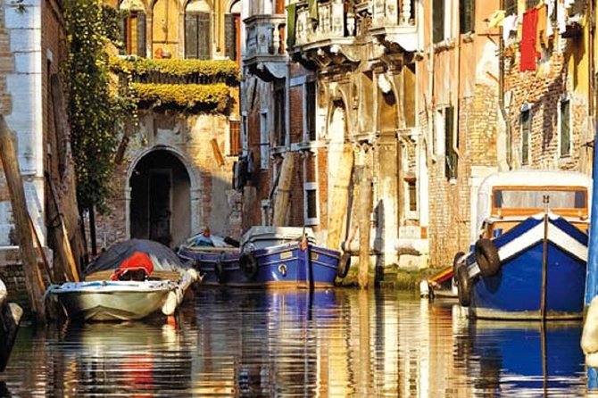 Venice by Train from Rome: Enjoy a Private Day Tour Experience - The Bridge of Sighs and Its Romantic Lore