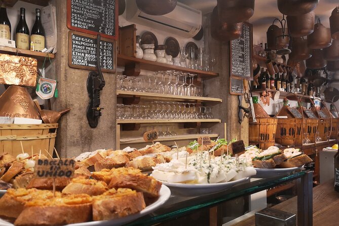 Venice Cicchetti, Spritz and Wine Tour with a Local Guide - Tasting Venice’s Classic Cicchetti in Cannaregio