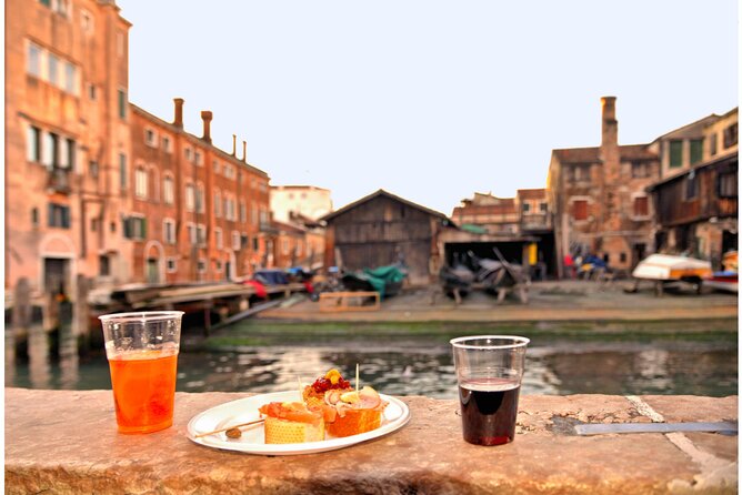 Venice Cicchetti, Spritz and Wine Tour with a Local Guide - Understanding the Regional Wine and Spirits