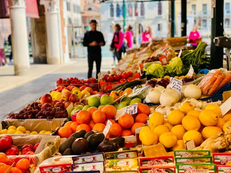 Venice: Cicchetti Street Food and Sightseeing Walking Tour - Tasting a Variety of Local Delicacies