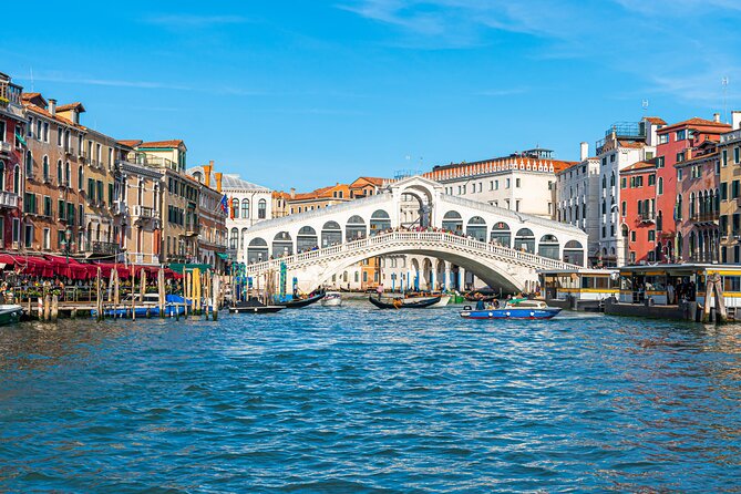 Venice City Center Guided Walking Tour - Semi-Private 12ppl Max - Crossing the Rialto: Spectacular Views and Market Atmosphere