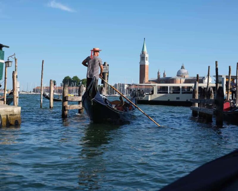 Venice: City Center Walking Tour & Iconic Gondola Ride - Practical Details: Meeting Point, Accessibility, and Language Options