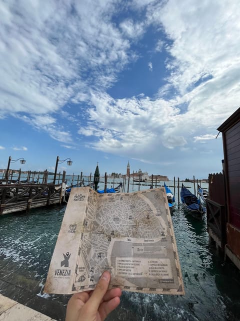 Venice City Escape: "Hunting for L'Omo dal Capelon" - Discovering Venices Hidden Streets and Alleys