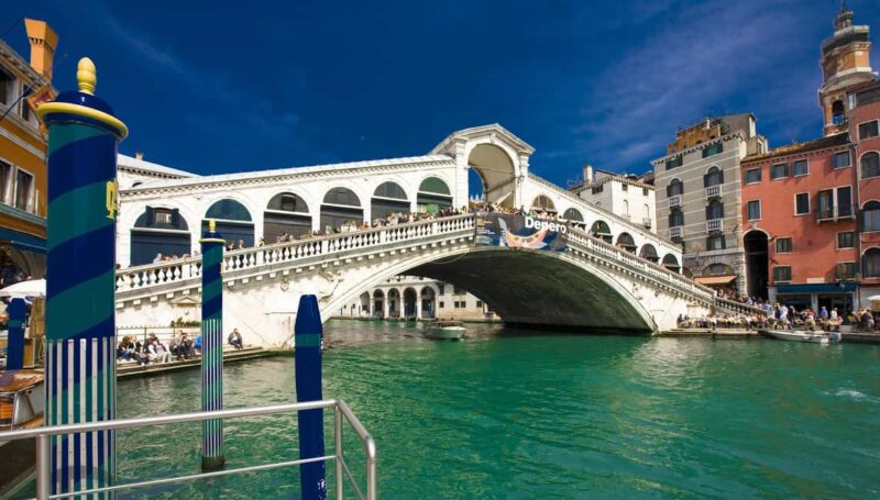 Venice city tour in Portuguese - The Romantic Stories of the Bridge of Sighs