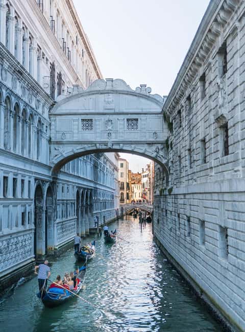 Venice city tour in Portuguese - Iconic Views from the Rialto Bridge