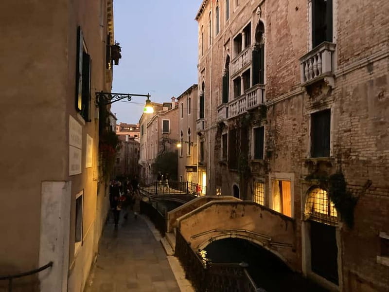 Venice: Crimes, Legends, and Mysteries Sunset Tour - Key Points
