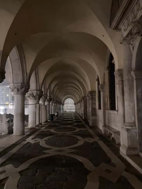 Venice: Crimes, Legends, and Mysteries Sunset Tour - The Power of Masks in Crime and Deception