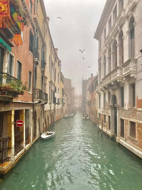 Venice: Crimes, Legends, and Mysteries Sunset Tour - The Guide’s Style and Guest Experience