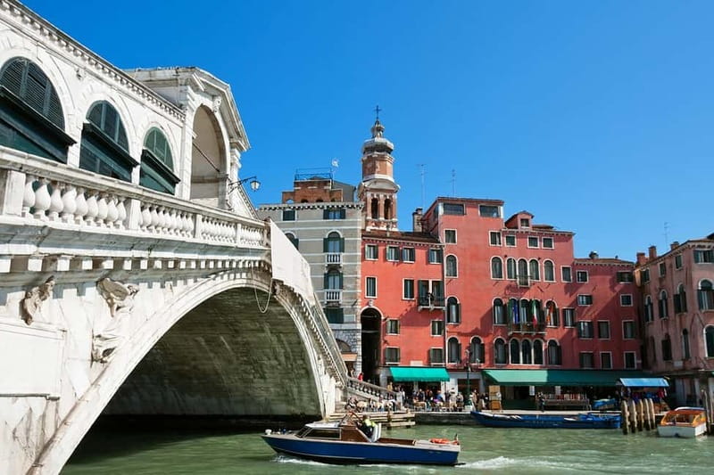 Venice: Crowds-free Early Morning City Center Guided Tour - Key Points