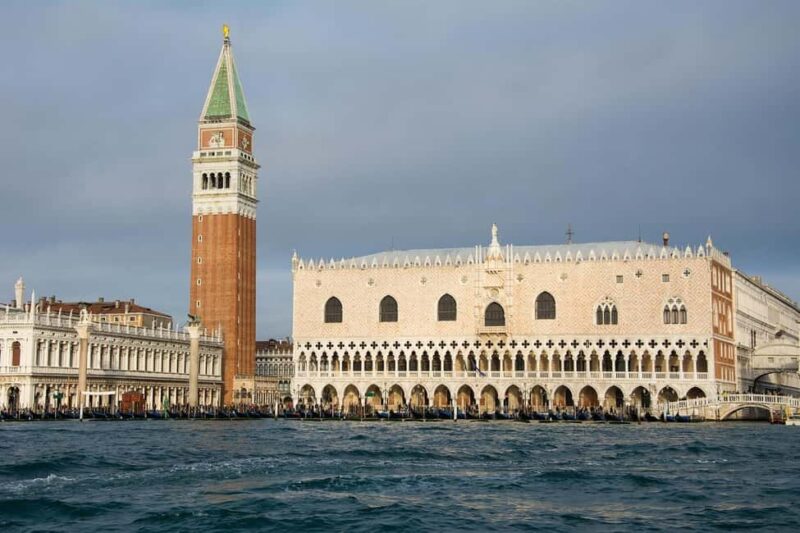 Venice: Doge's Palace and Bridge of Sighs Guided Tour - The Starting Point at Piazzetta S. Marco