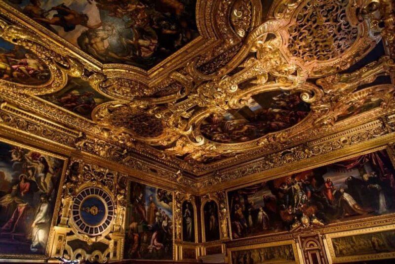 Venice: Doge's Palace and Bridge of Sighs Guided Tour - Crossing the Bridge of Sighs