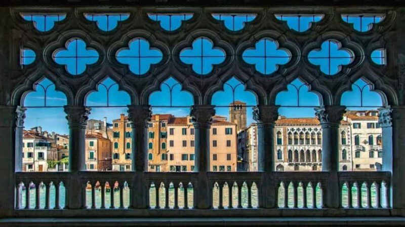 Venice: Doge's Palace and Bridge of Sighs Guided Tour - Visiting the New Prisons and Hidden Stories