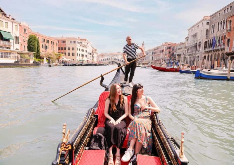 Venice: Doge's Palace and St Mark's Tour with Gondola Ride - Practical details and traveler tips