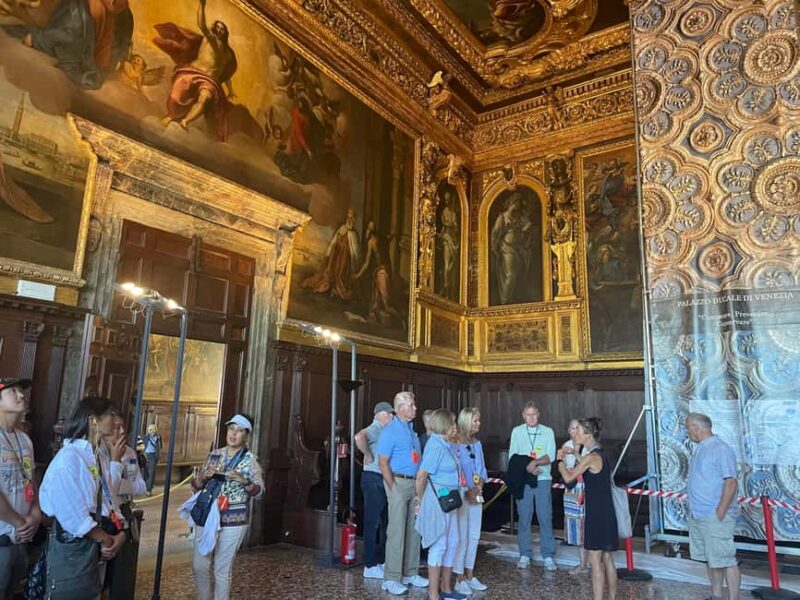 Venice: Doge's Palace Guided Tour with Optional Gondola Ride - Walking Across the Bridge of Sighs and Visiting the Prisons