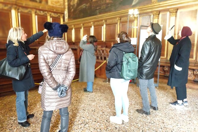 Venice: Doge's Palace Guided Tour With Tickets & Optional Gondola - Practical Details: Meeting Point, Duration, and Group Size