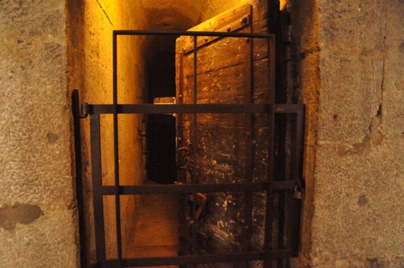 Venice: Doge's Palace & Prisons Tour - Meeting Point and Tour Logistics