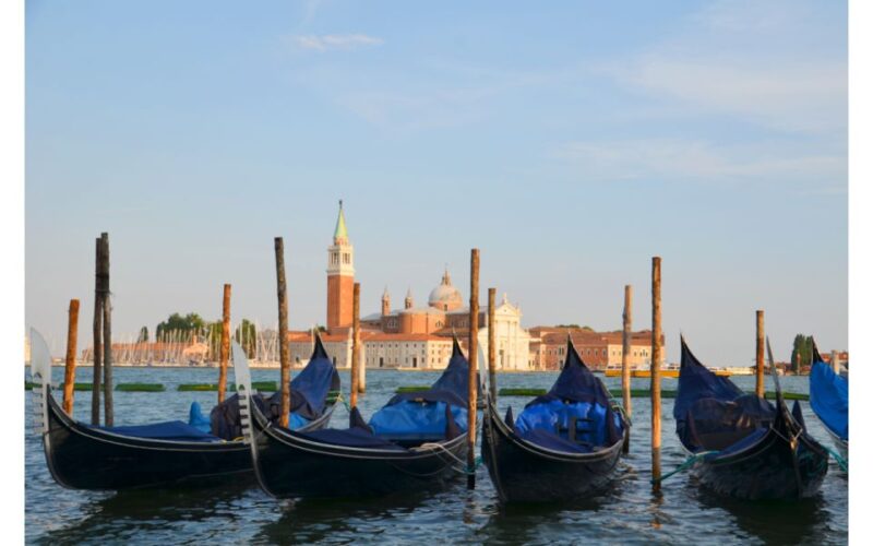 Venice: Early Morning Walking Tour with a Local Guide - Key Points