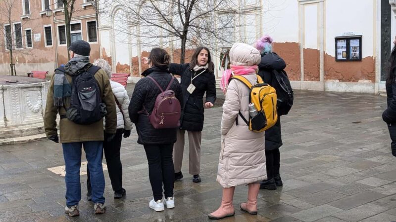 Venice: Early Morning Walking Tour with a Local Guide - Outside View of Palazzo Contarini del Bovolo
