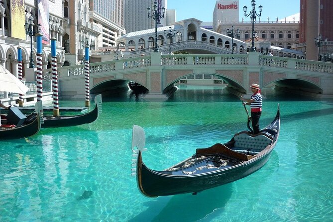 Venice: Enchanting City Walk & Majestic Gondola Glide! - Gliding Along the Grand Canal in a Traditional Gondola