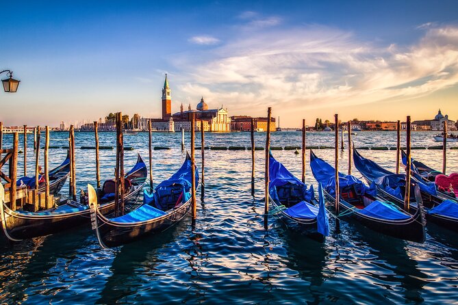 Venice: Enchanting City Walk & Majestic Gondola Glide! - Practical Details and Group Dynamics