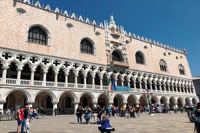 Venice for Kids: Family-Friendly Small-Group Walking Tour - Crossing the Grand Canal at Rialto Bridge