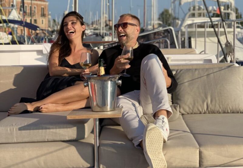 Venice: Golden Hour Cruise with Classical Music & Cocktail - Onboard Atmosphere: Classical Music and Jazz