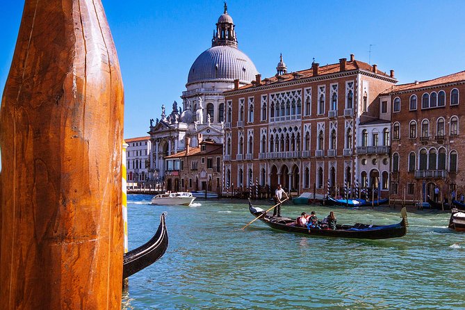 Venice Gondola Experience - The Guide and Commentary