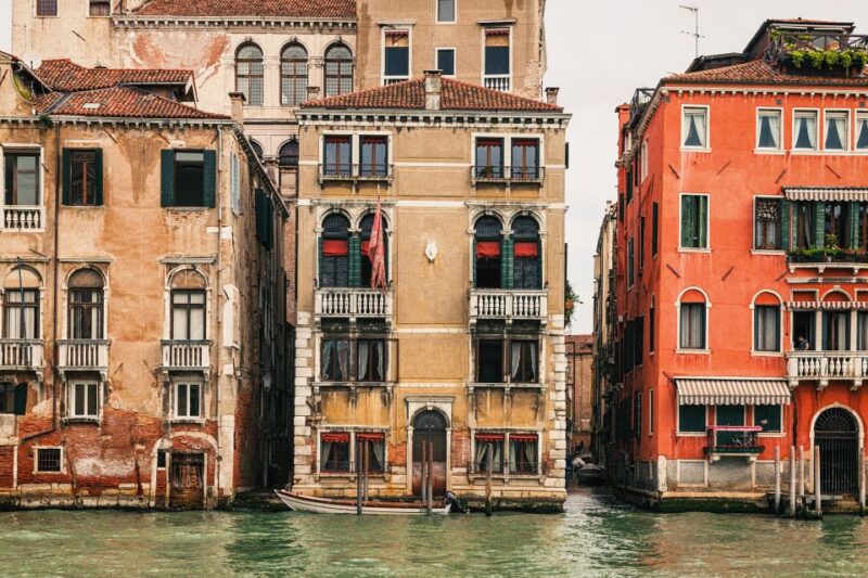 Venice: Gondola Ride and a Gala Dinner in a Venetian Palace - Enchanting Gondola Ride and Exclusive Gala Dinner in Venice