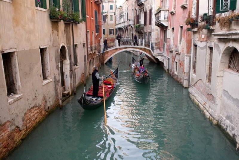 Venice: Gondola Ride and St. Mark's Basilica Tour - Key Points