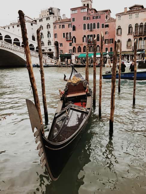 Venice: Gondola Ride under the Bridge of Sighs with Audio Guide App - How This Tour Compares to Similar Experiences