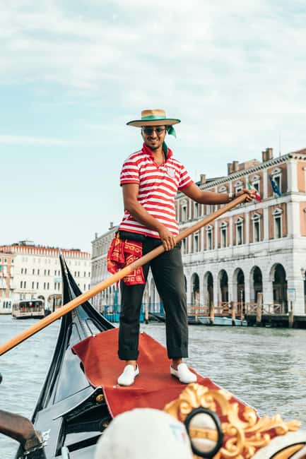 Venice: Grand Canal Gondola Crossing Experience - Including a Small Gondola Souvenir
