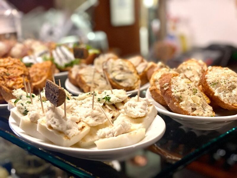 Venice: Guided City Highlights and Street Food Tour - Discovering Venice’s Culinary Traditions and Main Landmarks