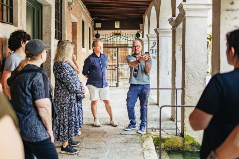 Venice: Highlights and Hidden Gems Night Walking Tour - Meeting Point and Practical Details