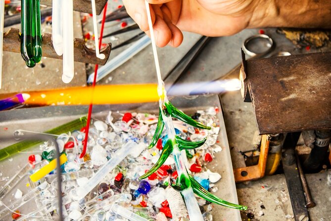 Venice Islands: Murano Glass & Burano Colors Guided Visit - Exploring Buranos Colorful Charm