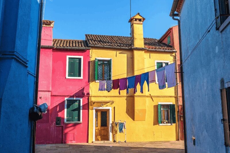 Venice Islands: Murano Glass & Burano Colors Guided Visit - Burano’s Bright Houses and Lace-Making Art