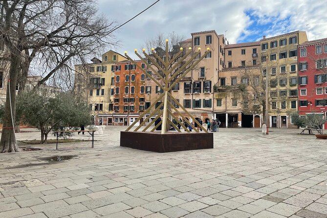 Venice: Jewish Ghetto Walking Tour with Synagogues Visit - The Significance of the Deportation Memorial and the Artworks