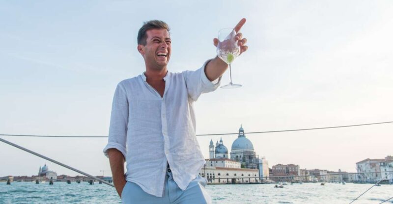 Venice: Lagoon Catamaran Cruise with Music and Drinks - Key Points