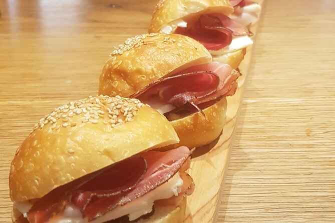 Venice like a local: Vini and Cichetti at Liuba and Hugo's home - Who Will Thrive on This Experience?