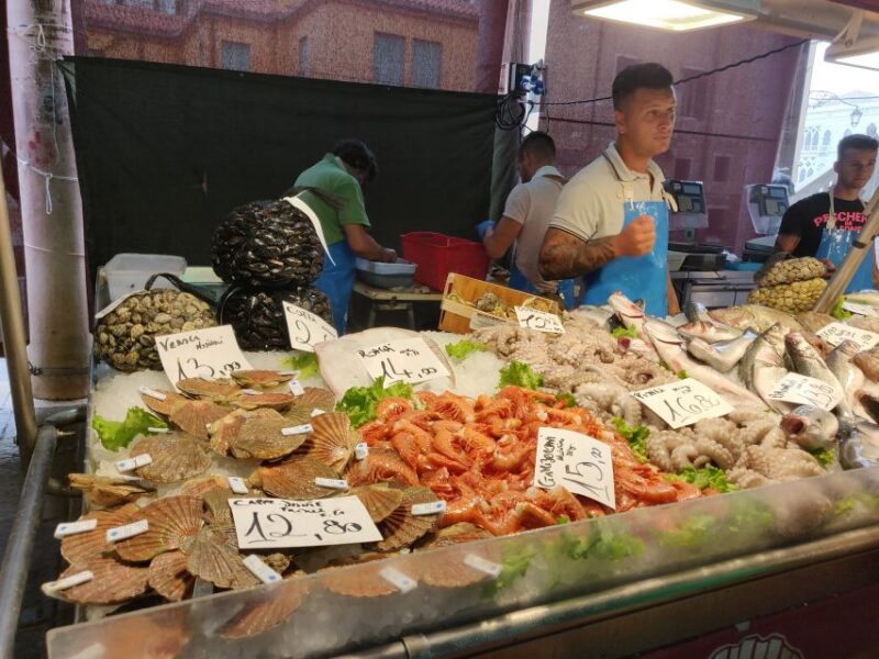 Venice: Local Fish Market With Cicchetti, Lunch, and Wine - Sampling Traditional Cicchetti and Other Venetian Bites