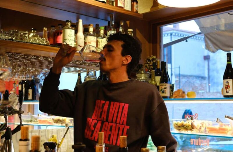 Venice: Luxury Natural Wine Tasting with Cicchetti Tapas - Key Points