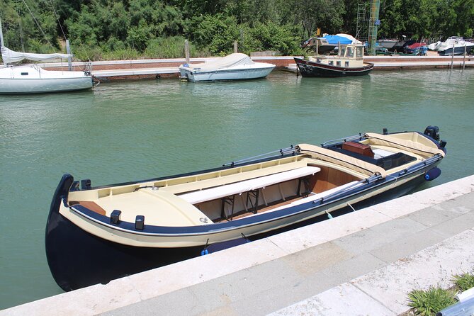 Venice Night Boat Tour from Zattere - Beverages and Onboard Experience