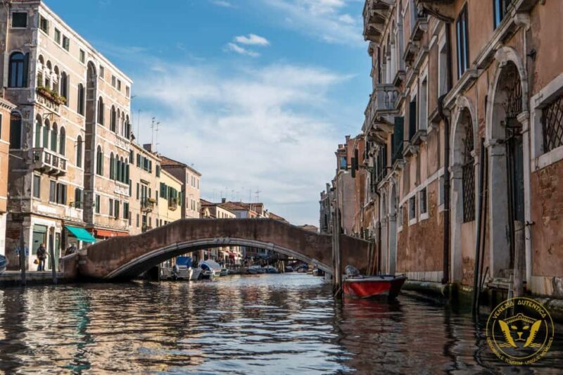 Venice on Foot and Water: Walking Tour with Gondola Ride - The Guided Land Walk: Discovering Venice’s Hidden Corners