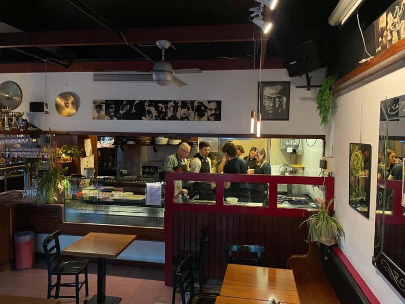 Venice: Pasta Carbonara Cooking Class with Wine - Logistics: Meeting Point and Group Size